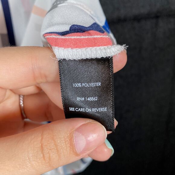 Torrid Womens Blouse White V Neck Button Down Sleeveless Geometric Stripes 00 - Picture 5 of 11